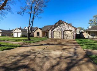 3302 Kempwood Dr, Sugar Land, TX 77479