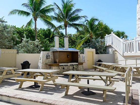 3rd image of 1121 Crandon Blvd APT D206
