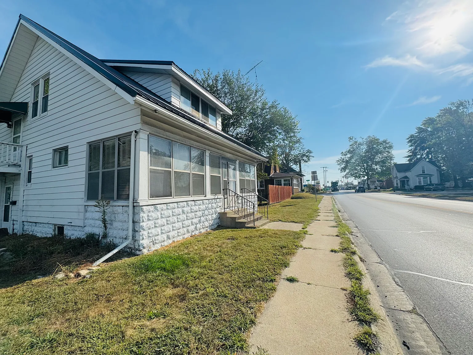 215 Winona Ave — Photo 1