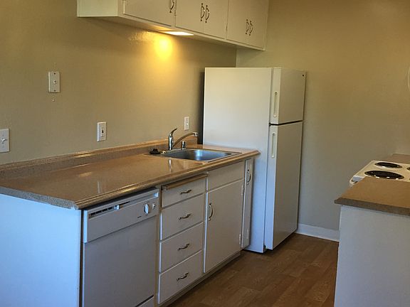 3rd image of 3670 Peacock Ct APT 6