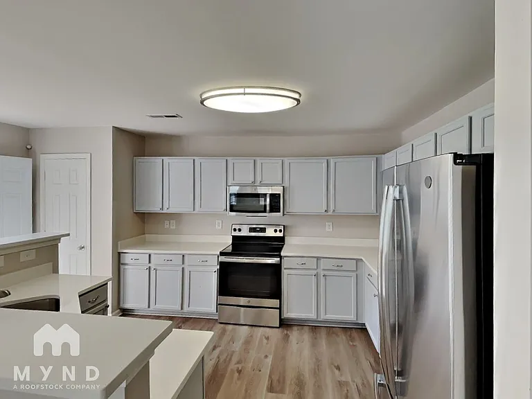1101 Southridge Dr — Photo 3