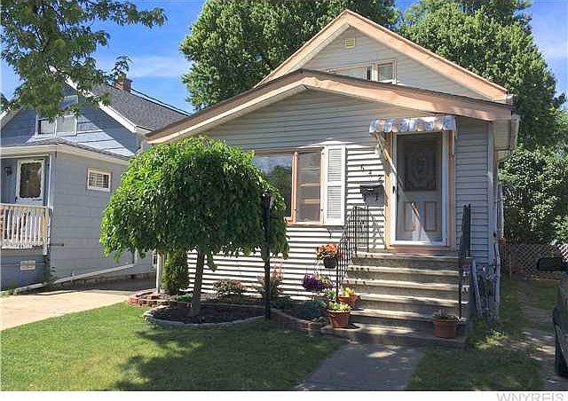 1st image of 642 Marilla St