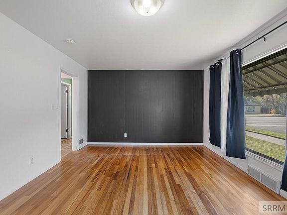 4th image of 1675 S Higbee Ave