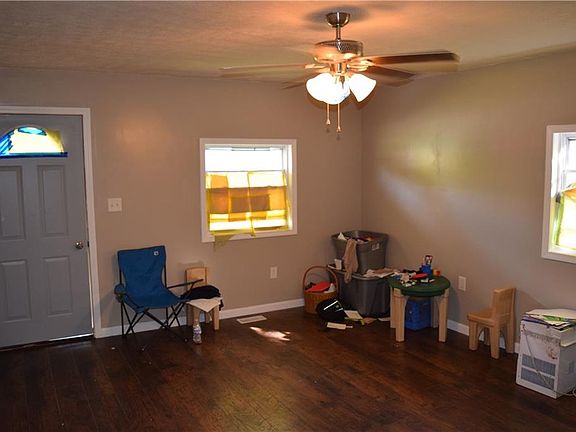 4th image of 3852 N Grand Ave