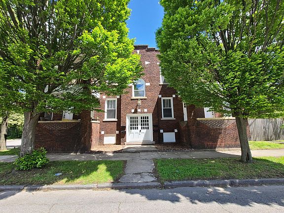 2nd image of 382 Carpenter St APT A
