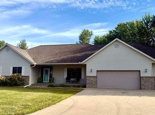 26 Shannon Ct, North Mankato, MN 56003