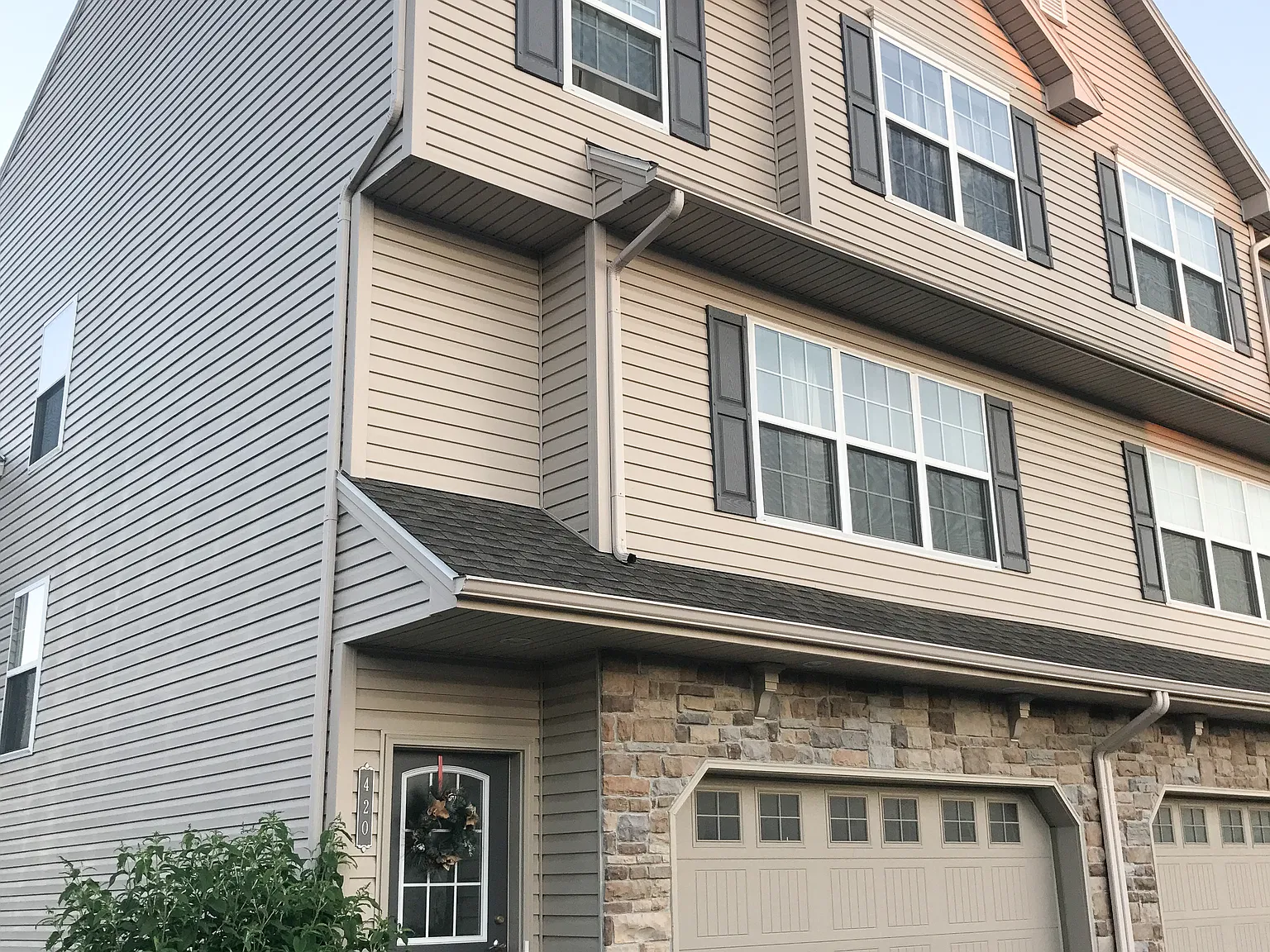 420 Brigantine Ct — Photo 2