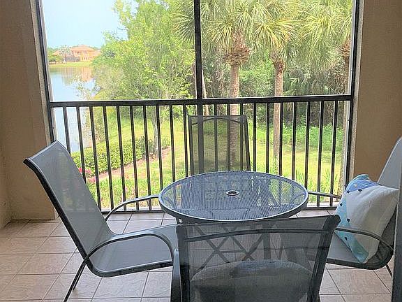 Screened lanai lake views