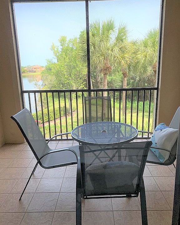 Screened lanai lake views