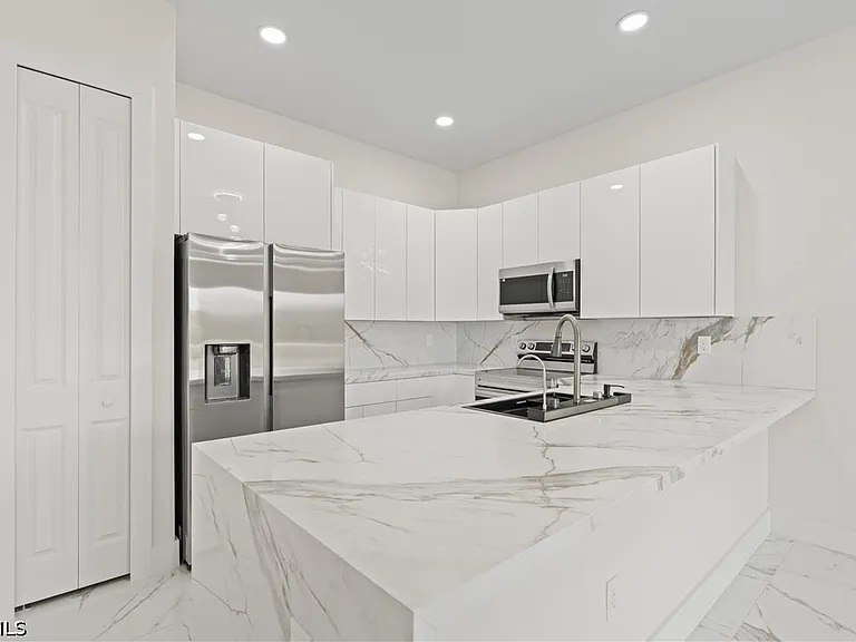 430 Petite Ave — Photo 44
