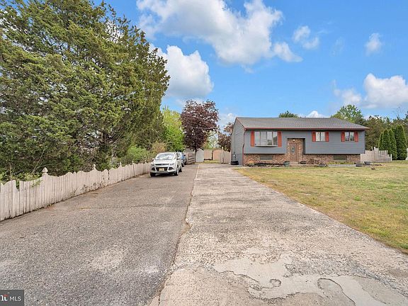 2nd image of 60 Waterford Rd