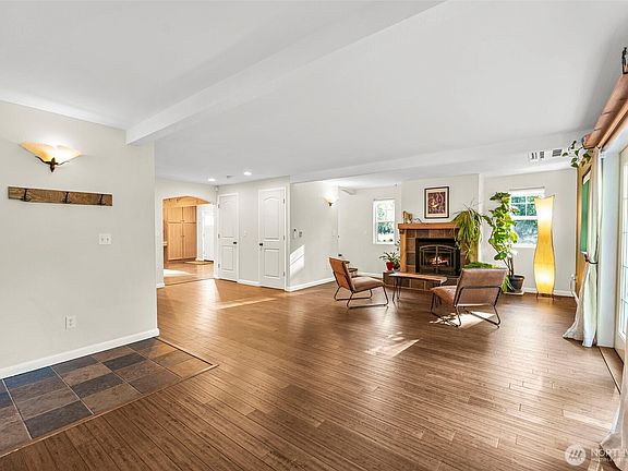 3rd image of 3135 39th Way NE