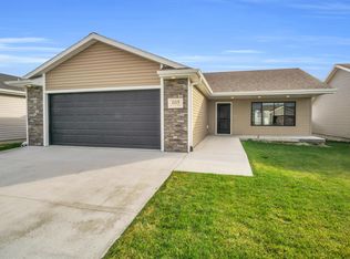 2213 E 38th St, Kearney, NE 68847