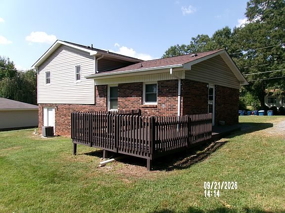 3rd image of 974 Village Cir