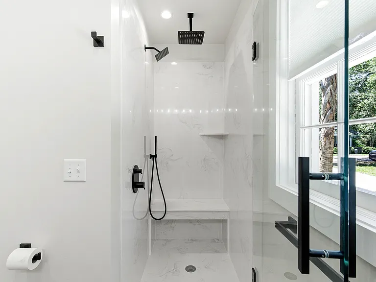 413 Meritta Ave — Photo 29