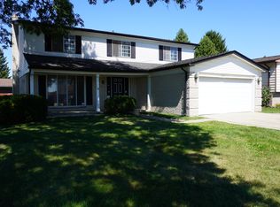 4415 Fox Hill Dr, Sterling Heights, MI 48310