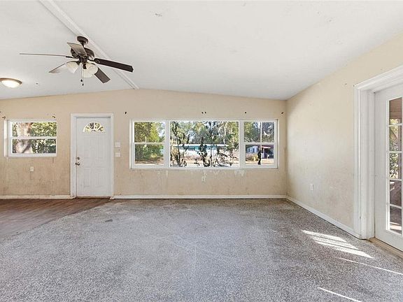 3rd image of 762 Valencia Ave