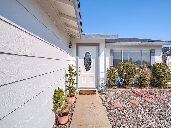 2nd image of 840 Crescent Dr
