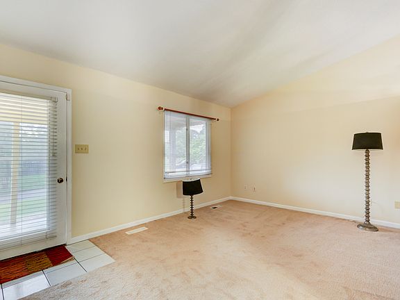 3rd image of 11009 Wellesley Ln