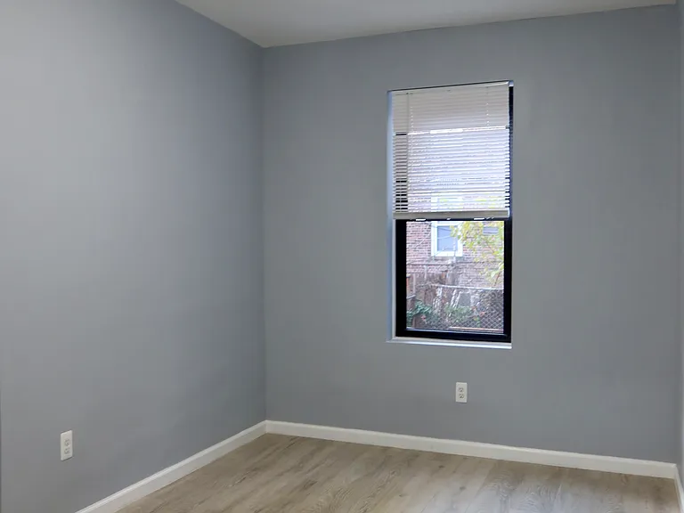 27 Gray St #2 — Photo 8