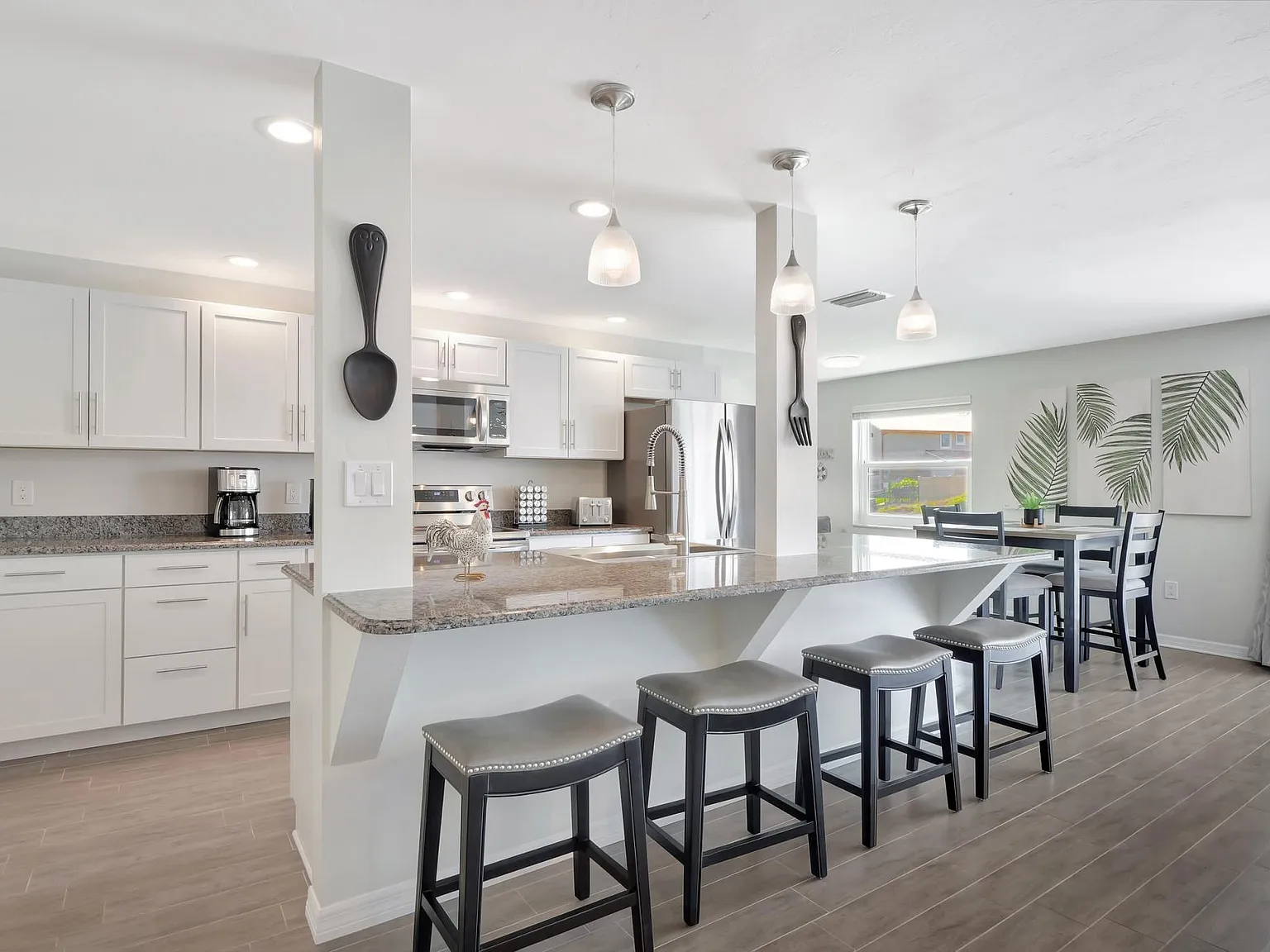 5845 Riverside Ln — Photo 4