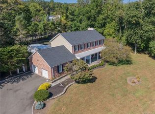 1 Penny Ln, Tomkins Cove, NY 10986