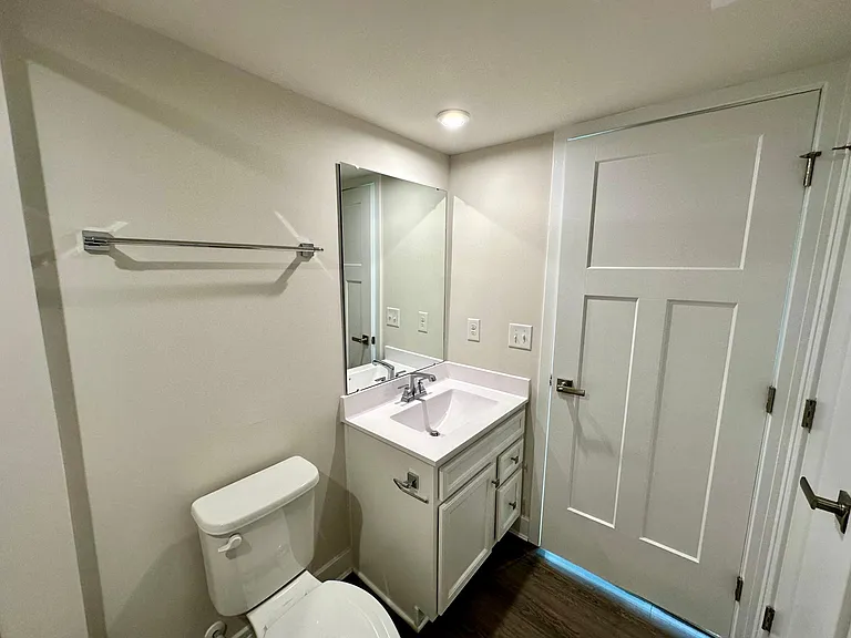 325 E Cochran St — Photo 9