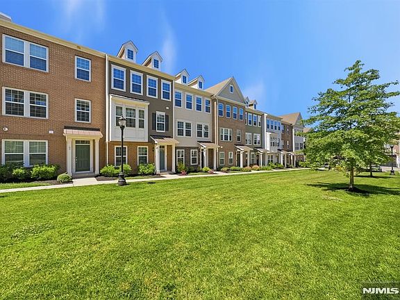 5th image of 85 Truman Dr