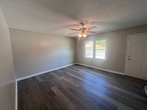 3rd image of 144 Colonial Dr