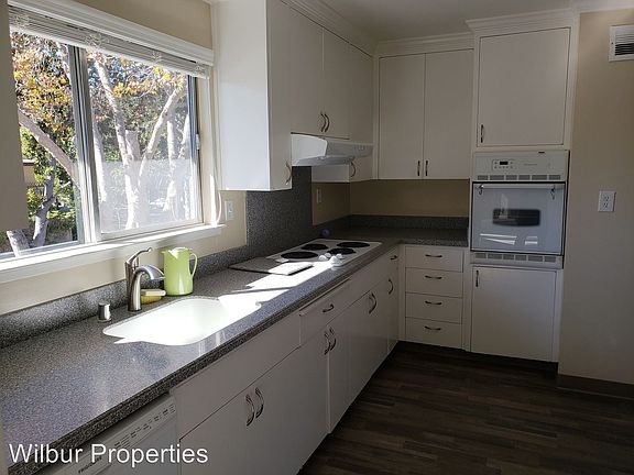 2nd image of 800 University Ave