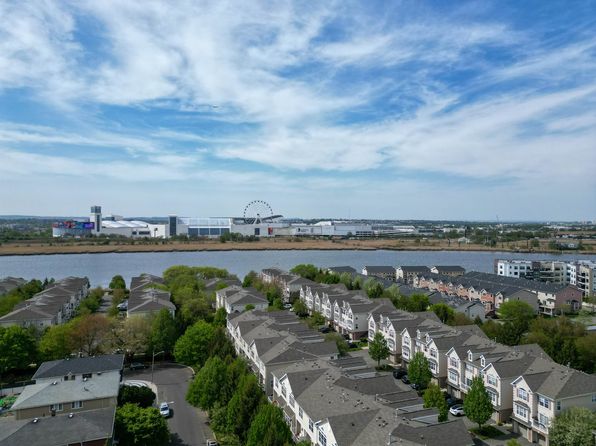 202 Blue Heron Dr, Secaucus, NJ 07094