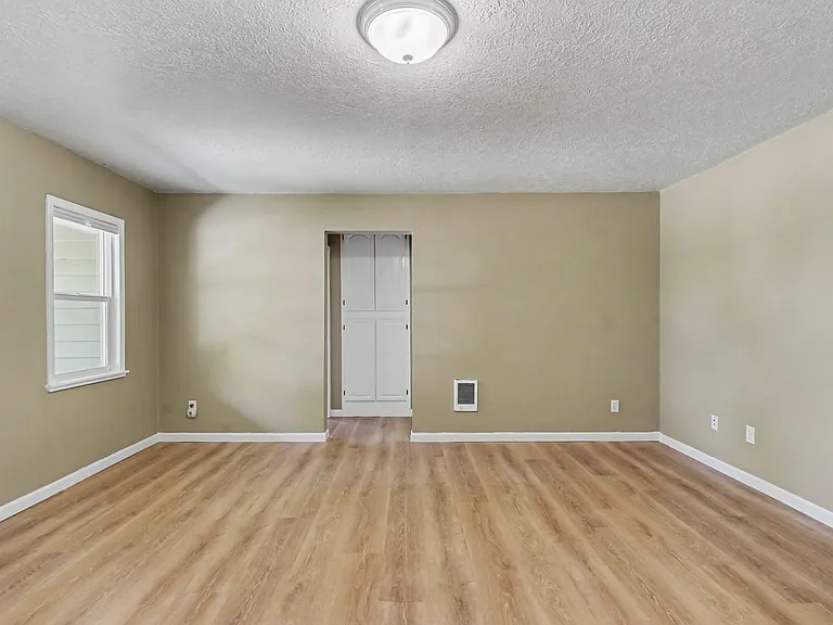 3080 Park Ave NE — Photo 9