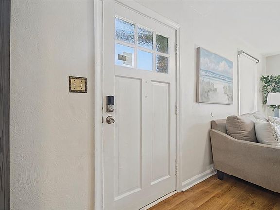 4th image of 607 Lee St