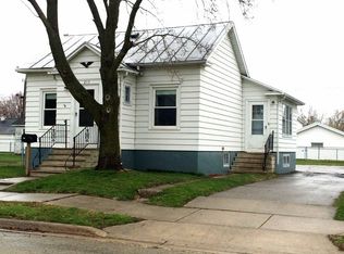 213 2nd St, Oconto, WI 54153