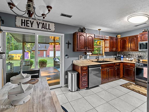 5th image of 425 Glenns Lea