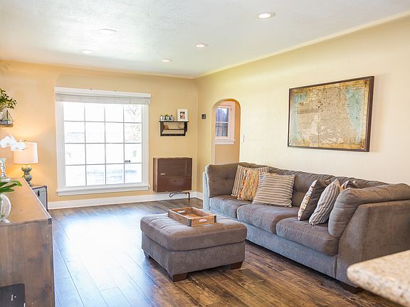 4th image of 6018 Magnolia Ave