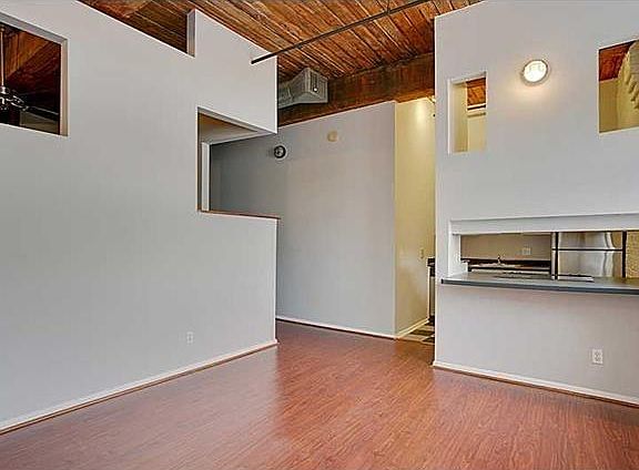 5th image of 402 Julia St APT 205