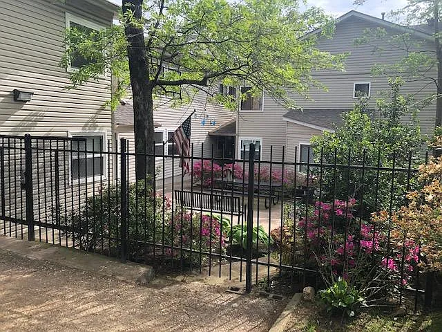 Welcome to 3619 West Markham Apartments!!