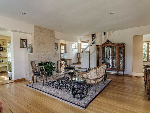 3rd image of 82 S Lewis Pl
