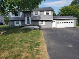 75 Selkirk Dr, Rochester, NY 14626