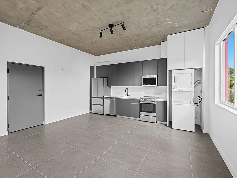315 NW 32nd St — Photo 3