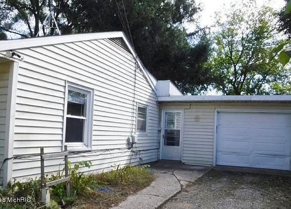3rd image of 420 Oak St