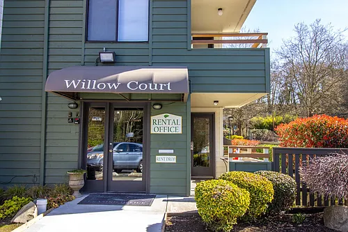 Willow Court Apartments Photo 1