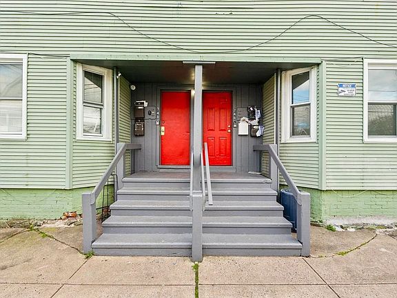 4th image of 746-748 Maple St #1