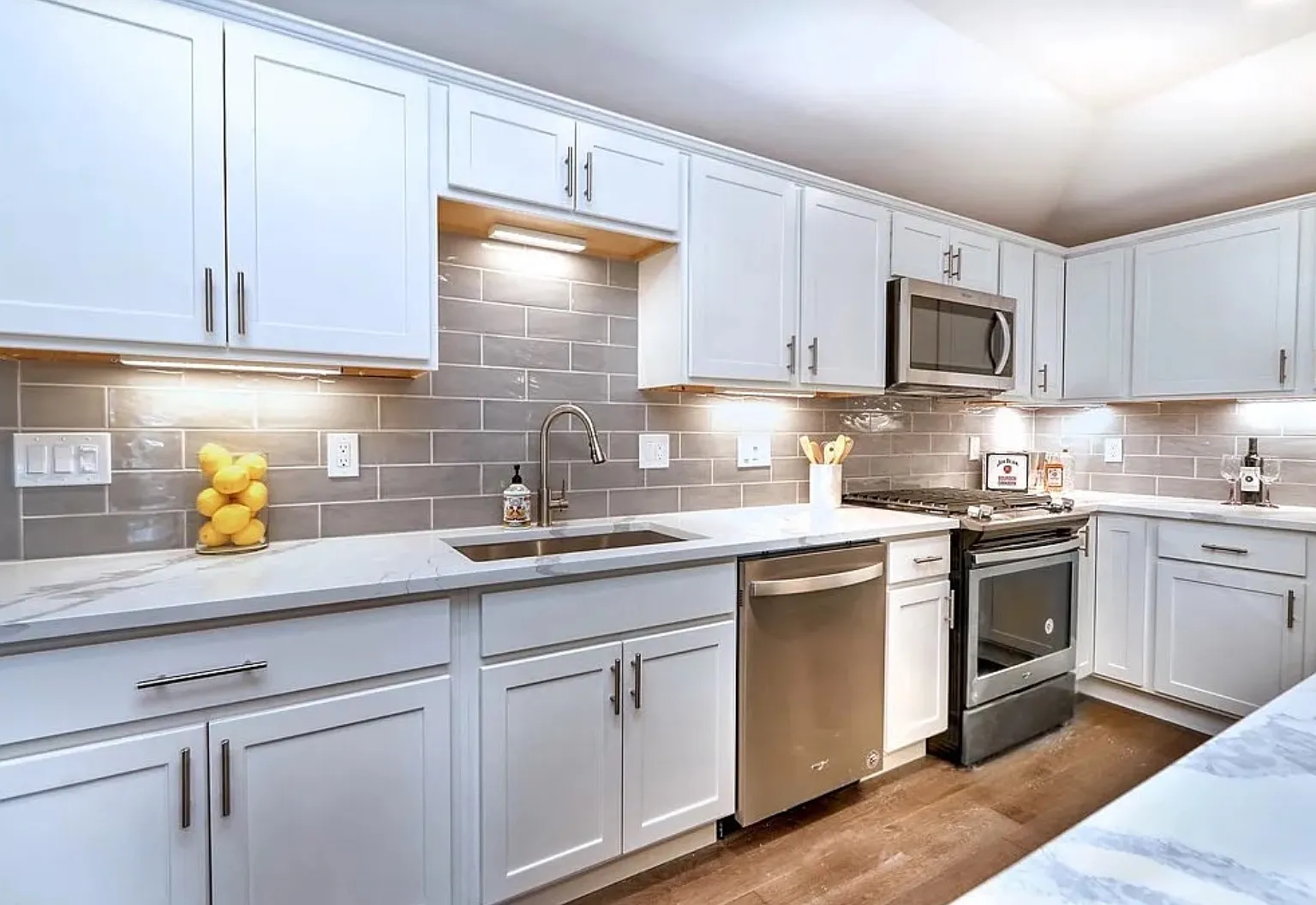 2 bed, 2.5 bath, 1252 sqft, $3,500 — Photo 3