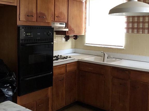 4th image of 2133 S Beechwood St