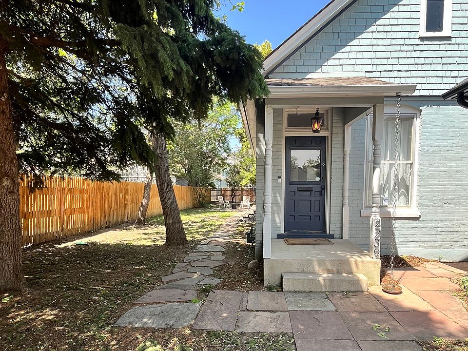 Large side yard leading to backyard