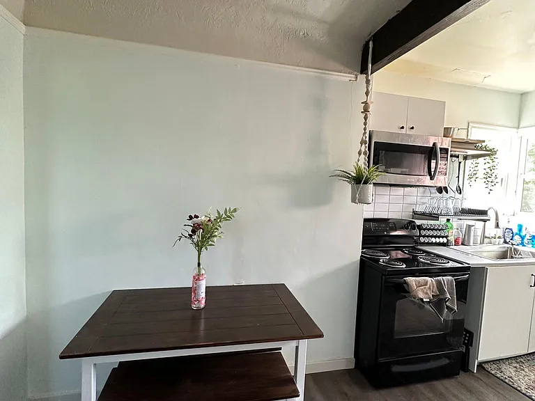 8301 NE Hassalo St — Photo 7