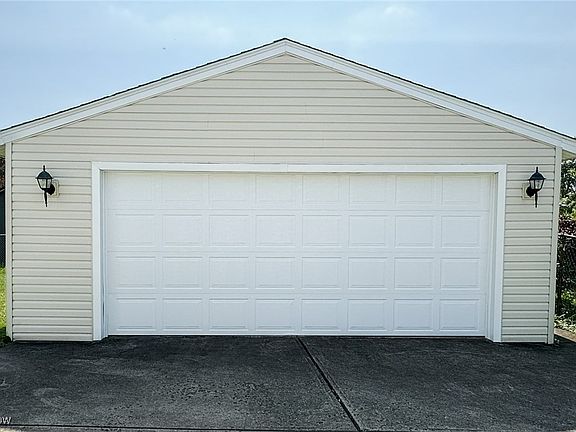 3rd image of 917 Sandalwood Dr