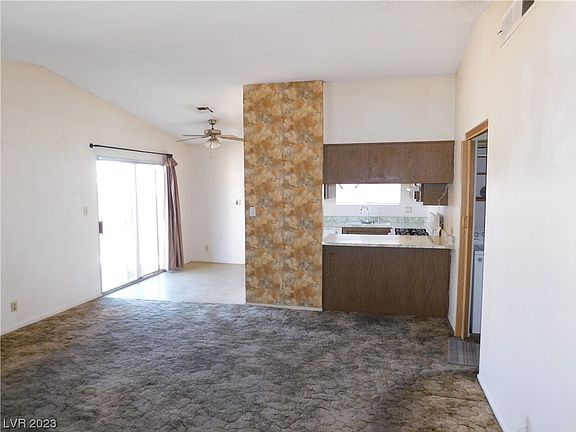 5th image of 410 Daffodil Dr